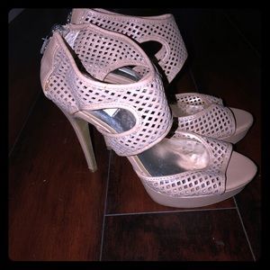 Simply Vera, Vera Wang nude heels
